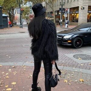 Italian Brand OTTOD'AME Women's Faux fur Jacket.Made in Italy. Snap button front